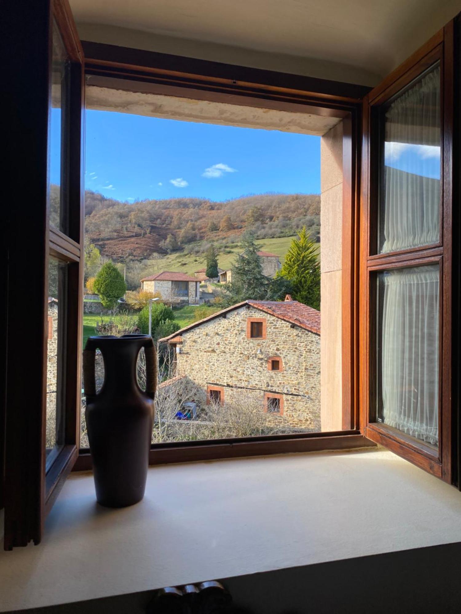 La Casona de Lombraña, en Polaciones  Bagian luar foto